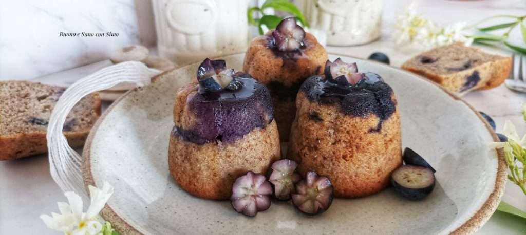 Muffins alle nocciole e mirtilli al grano saraceno