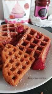 Waffles proteici ai lamponi