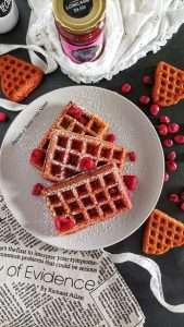 Waffles proteici ai lamponi